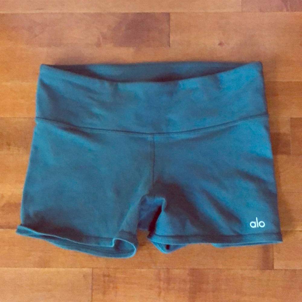 Alo Aura Yoga Shorts S